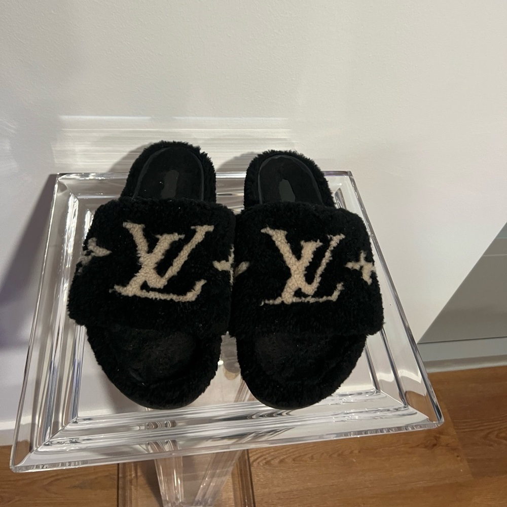 Louis Vuitton Sherling Slides